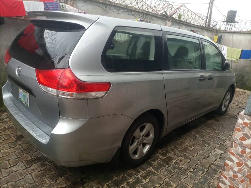 Thumbnail 3 of 2016 Toyota Sienna